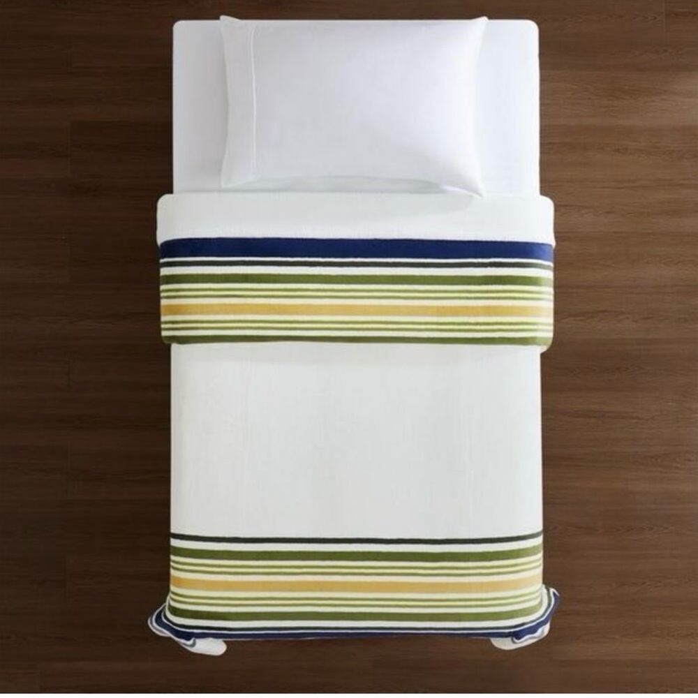 - Pendleton Plush Blanket queen size